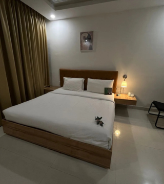 Super Deluxe Room interior at Hotel Hibiscus Tree